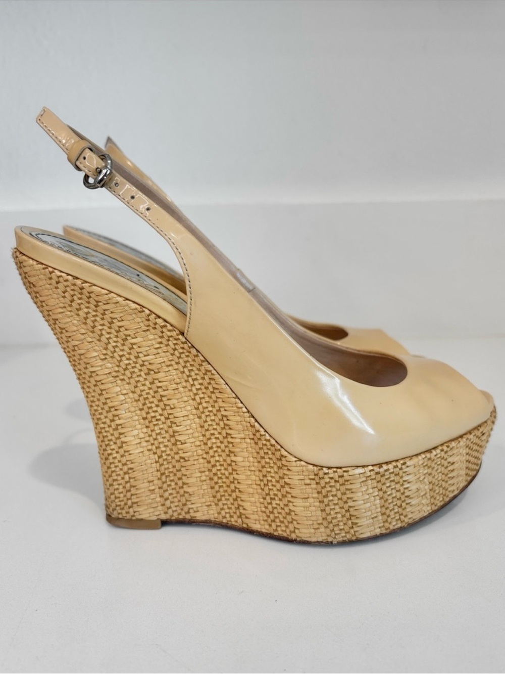 Gucci Peep-Toe Slingbacks in Nude Patent Leather and Woven Rattan Wedge 8.5